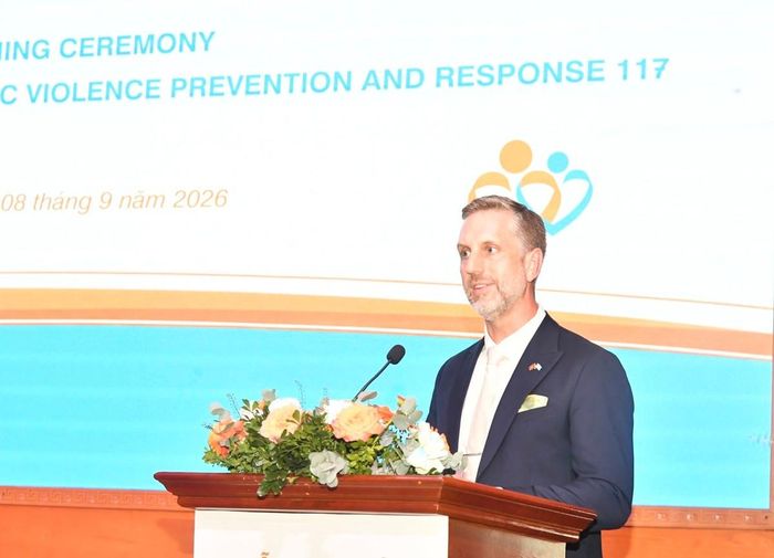 Ông Matt Jackson, Trưởng Đại diện UNFPA tại Việt Nam, cho rằng một cuộc gọi có thể là bước đầu tiên để người đang đối mặt với bạo lực tìm đến sự an toàn, được bảo vệ và nhận hỗ trợ cần thiết - Ảnh TD