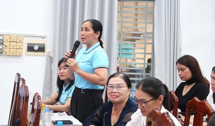 Chị Nguyễn Thị Phượng, Chi hội trưởng Chi hội Phụ nữ ấp Đồng Sến, xã Dầu Tiếng, TPHCM phát biểu ý kiến.