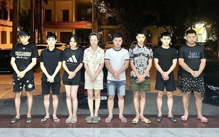 Các đối tượng trong đường dây giả danh shipper để lừa đảo tại cơ quan Công an. Ảnh: Công an Lạng Sơn.