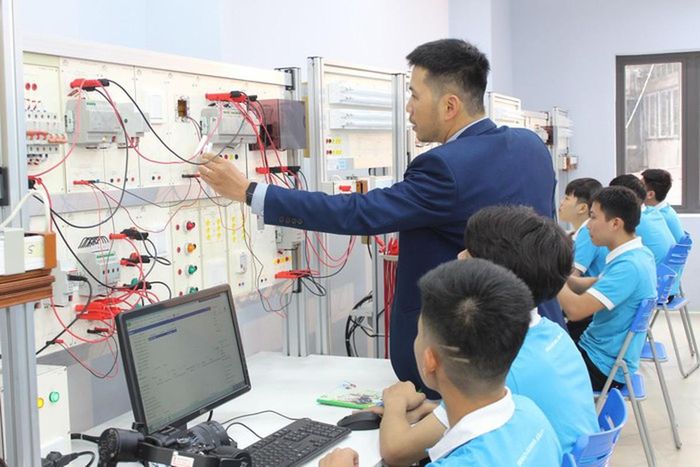 Bộ GDĐT đề nghị gắn kết chặt chẽ giữa các bộ phận chuyên môn, công nghệ và dữ liệu