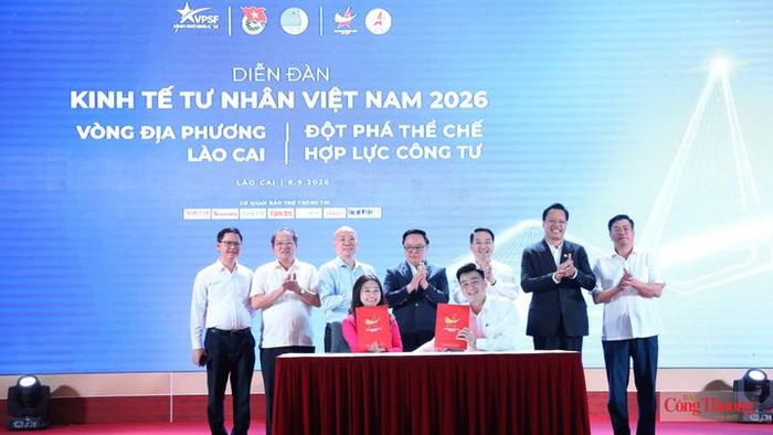 Hội Doanh nhân trẻ tỉnh Lào Cai và Trung tâm Xúc tiến thương mại đầu tư và Du lịch tỉnh Lào Cai đã ký kết Biên bản ghi nhớ hợp tác trong lĩnh vực xúc tiến thương mại và đầu tư.