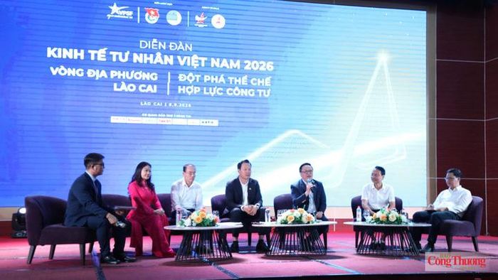 Các đại biểu trao đổi tại Phiên đối thoại.