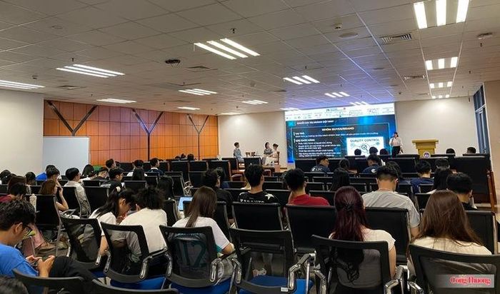 Các diễn giả chia sẻ trong khuôn khổ sự kiện.