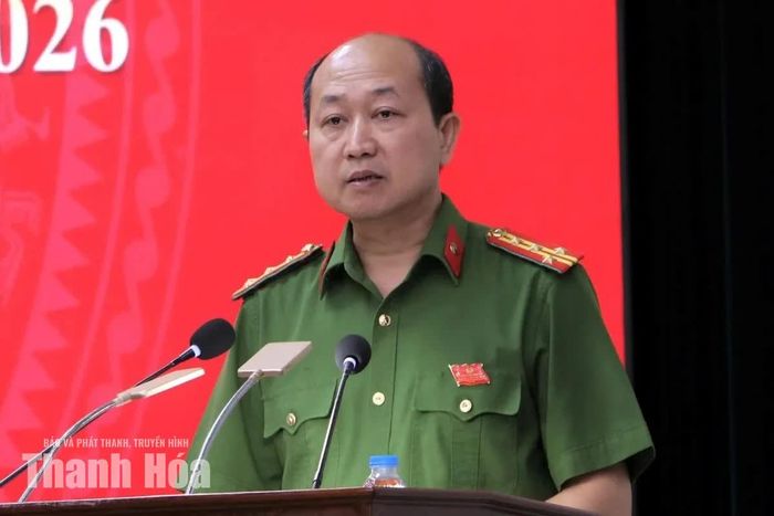 Đại diện các phòng nghiệp vụ, Công an tỉnh giải đáp, hướng dẫn một số quy trình nghiệp vụ trong công tác công an.