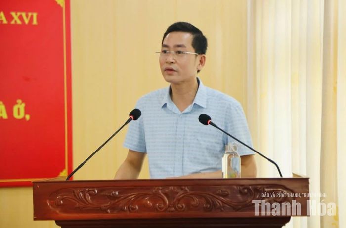 Cử tri phát biểu tại hội nghị.