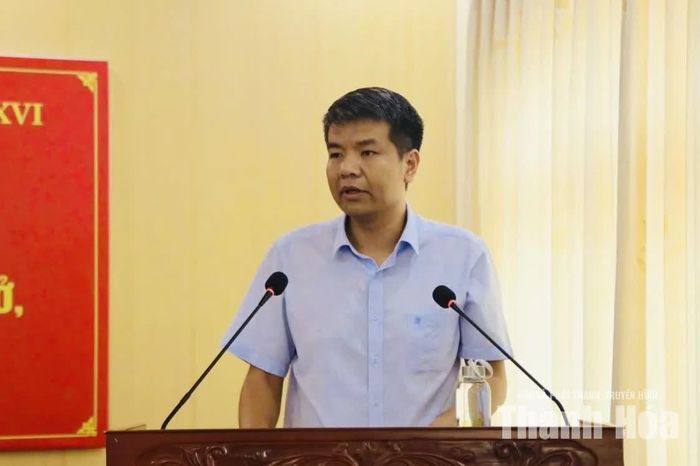 Cử tri phát biểu tại hội nghị.