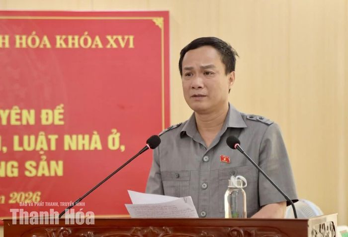 Phó Chủ nhiệm Ủy ban Văn hóa và Xã hội của Quốc hội Triệu Thế Hùng phát biểu kết luận buổi tiếp xúc cử tri.