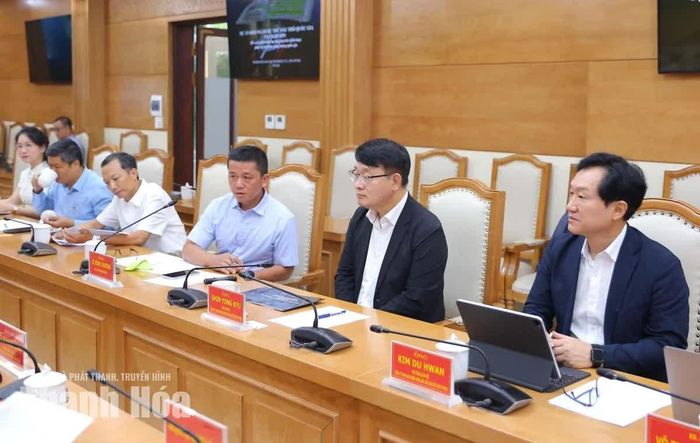 Các thành viên PVOS tham gia buổi làm việc.