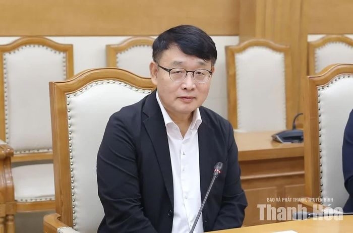 Tổng Giám đốc PVOS Shin Yong Kyu phát biểu tại buổi làm việc.