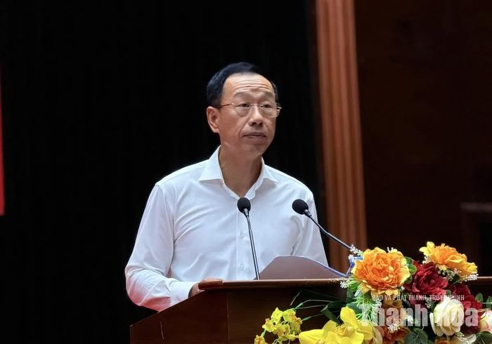 Phó Chủ tịch UBND tỉnh Lê Quang Hùng phát biểu tại hội nghị.