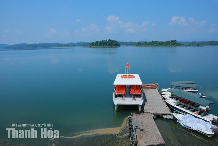Khu du lịch Bến En.