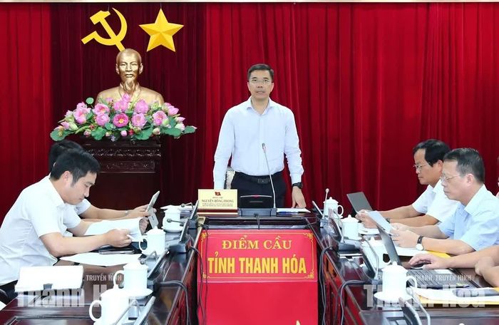Phó Bí thư Thường trực Tỉnh ủy Nguyễn Hồng Phong phát biểu tại hội nghị.