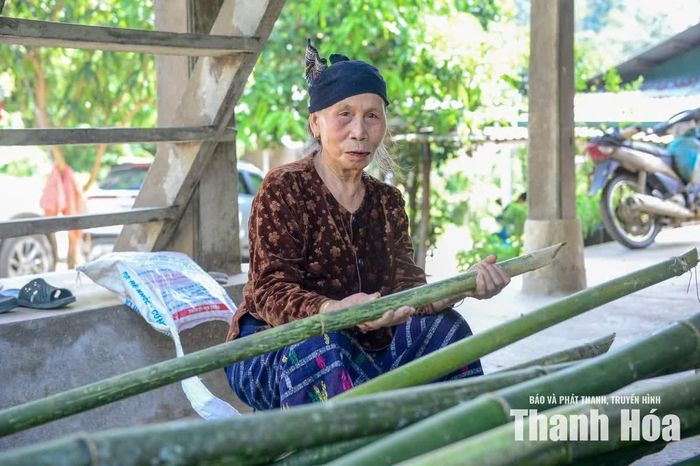 Bà Vi Thị Khiêm nhớ lại ký ức tháo chạy khỏi lũ quét, sạt lở núi.