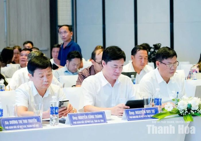 Đại diện Sở Văn hóa thể thao & Du lịch tỉnh Thanh Hóa và các đại biểu dự tọa đàm.