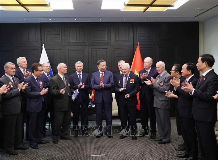 Tổng Bí thư, Chủ tịch nước Tô Lâm tiếp đoàn đại biểu Hội Cựu chiến binh Nga và Hội Hữu nghị Nga - Việt. Ảnh: Thống Nhất – TTXVN