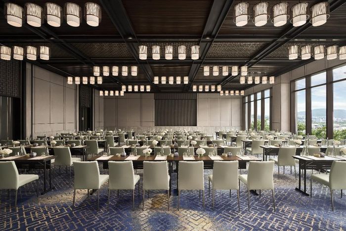 Các dự án hạng sang mới như InterContinental Halong Bay Resort đang mở rộng phạm vi phục vụ MICE ra ngoài các thành phố cửa ngõ, mở ra nhiều cơ hội cho các sự kiện doanh nghiệp, các đoàn khách khen thưởng (incentive groups) và hội nghị tại một điểm đến đầy ấn tượng. Ảnh: IHG.
