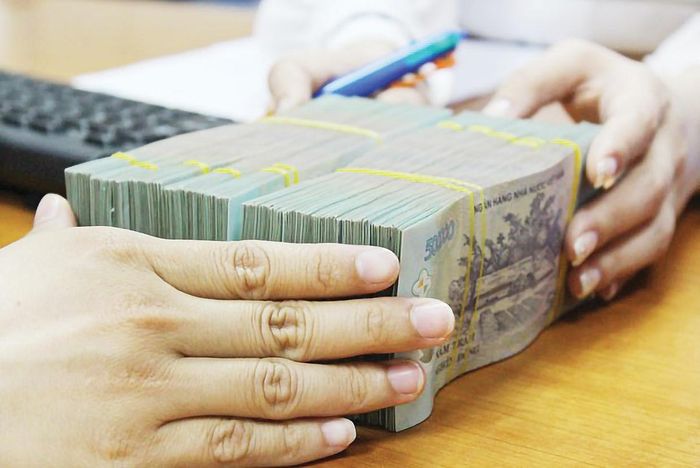 Nhiều chứng chỉ tiền gửi được giới thiệu với thời gian nắm giữ chỉ vài tháng và lợi suất 7–8%/năm, trong khi kỳ hạn thực tế của chứng chỉ có thể dài hơn (Ảnh: PL).