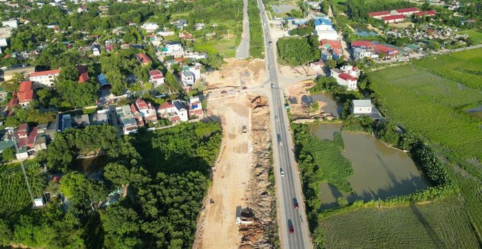 Dự án đường nối thành phố Thanh Hóa (cũ) với Cảng hàng không Thọ Xuân đang được đẩy nhanh tiến độ sau thời gian tạm dừng. Ảnh: Nguyễn Thuấn