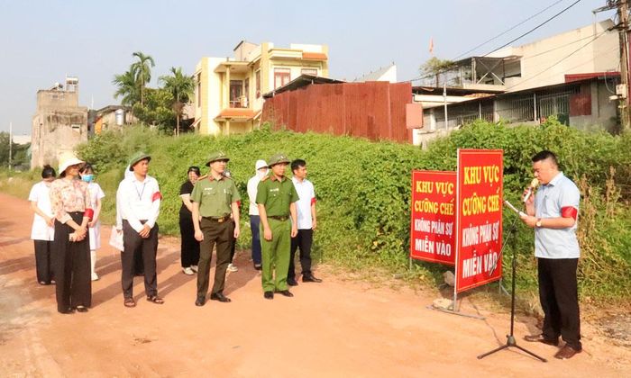  Lực lượng chức năng có mặt từ sớm để thực hiện nhiệm vụ. 