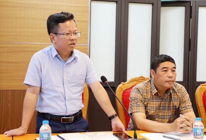 Đồng chí Lê Thanh Hóa trao đổi tại hội nghị.