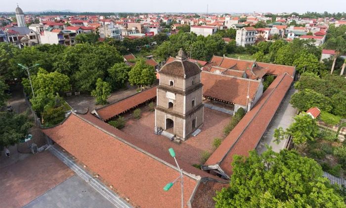 Toàn cảnh chùa Dâu nhìn từ trên cao. Ảnh: Trần Thảo.