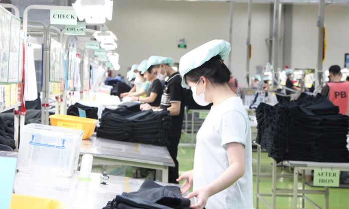Dây chuyền sản xuất tại Công ty trách nhiệm hữu hạn Peony, một trong những doanh nghiệp chú trọng phát triển điện mặt trời áp mái.