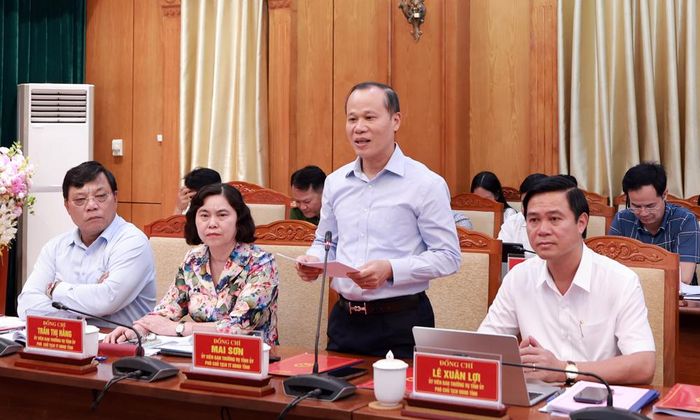 Phó Chủ tịch Thường trực UBND tỉnh Mai Sơn báo cáo tại buổi làm việc. 