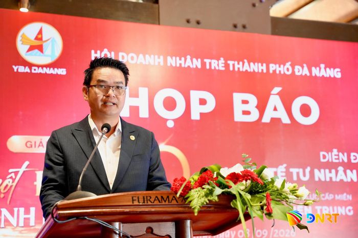 Chủ tịch YBA Đà Nẵng Mai Minh Vương phát biểu tại buổi họp báo. Ảnh: T.CÔNG