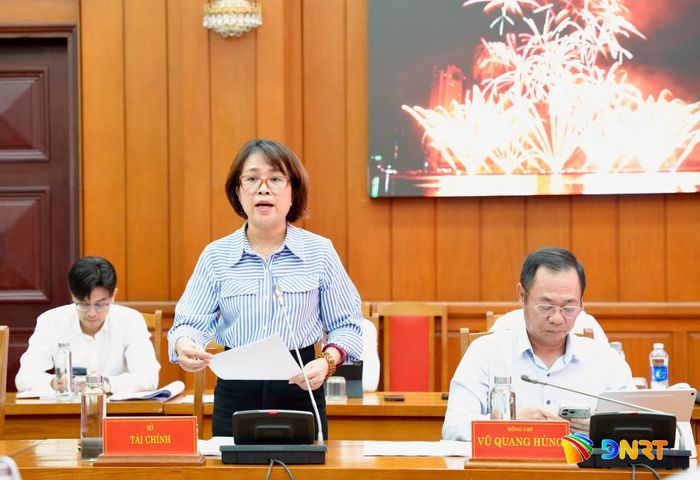 Đại diện Sở Tài chính báo cáo về tình hình giải ngân vốn đầu tư công. Ảnh: T.CÔNG