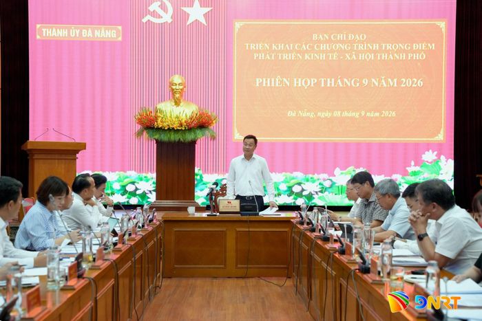 Quang cảnh phiên họp của Ban Chỉ đạo triển khai các chương trình trọng điểm phát triển kinh tế - xã hội thành phố. Ảnh: T.CÔNG
