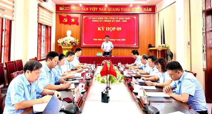 Đồng chí Nguyễn Sỹ Quân, Ủy viên Ban Thường vụ, Chủ nhiệm UBKT Tỉnh ủy chủ trì kỳ họp.