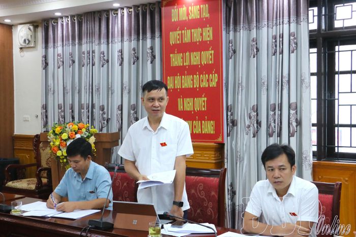 Thành viên Đoàn giám sát yêu cầu các đơn vị giải trình làm rõ một số nội dung tại buổi làm việc.