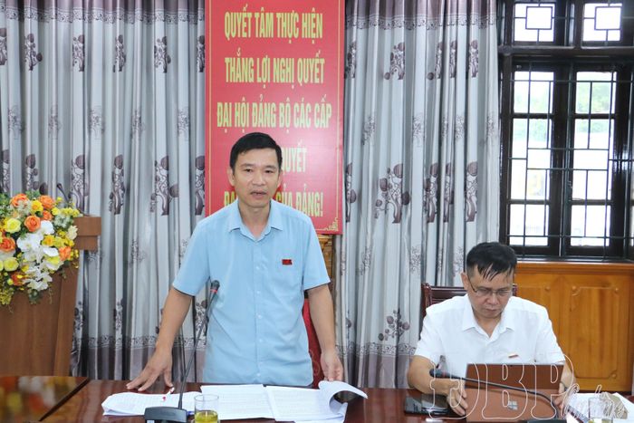 Thành viên Đoàn giám sát yêu cầu các đơn vị giải trình làm rõ một số nội dung tại buổi làm việc.