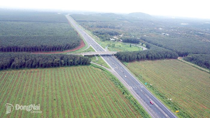 Đường cao tốc Thành phố Hồ Chí Minh - Long Thành - Dầu Giây đoạn qua thành phố Đồng Nai.