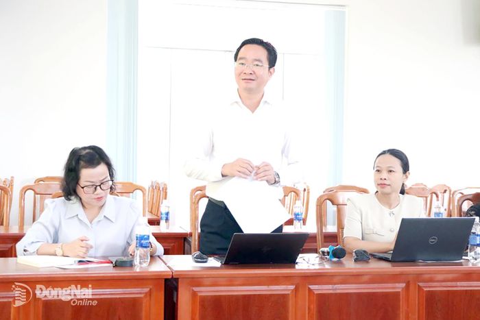 Phó Chủ tịch Hội Nông dân thành phố Đồng Nai Nguyễn Văn Giang tham luận tại hội thảo Ảnh: Tố Tâm