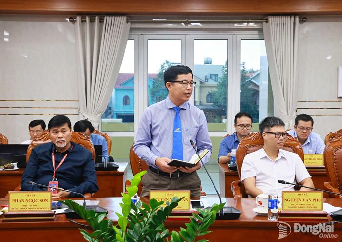 TS Nguyễn Văn Tân, Phó Hiệu trưởng Trường đại học Lạc Hồng phát biểu ý kiến. Ảnh: Công Nghĩa