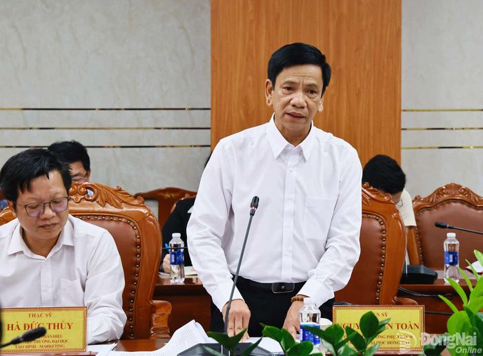 TS Nguyễn Văn Toàn, Phó Hiệu trưởng phụ trách Trường đại học Đồng Nai phát biểu. Ảnh: Công Nghĩa
