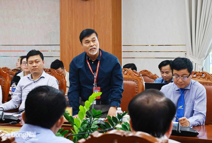 TS Phan Ngọc Sơn, Hiệu trưởng Trường đại học Công nghệ Đồng Nai phát biểu ý kiến mong muốn được chuyển giao các dự án khoa học công nghệ cho thành phố ứng dụng. Ảnh: Công Nghĩa