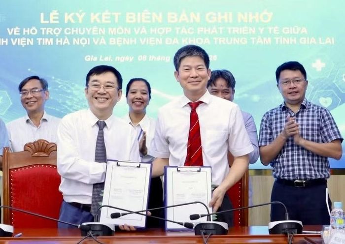  Bệnh viện Đa khoa trung tâm tỉnh Gia Lai và Bệnh viện Tim Hà Nội ký kết biên bản ghi nhớ hợp tác chuyên môn vào đầu tháng 7-2026. Ảnh: ĐVCC 