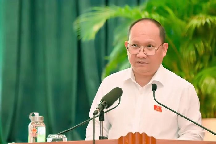 Chủ tịch HĐND tỉnh Rah Lan Chung phát biểu mở đầu phiên giải trình, chất vấn. Ảnh: Đức Thụy