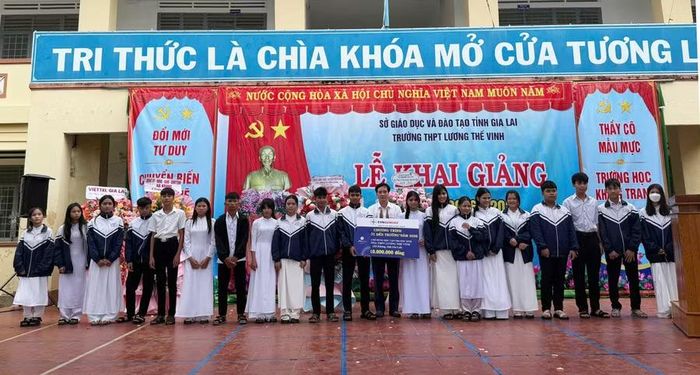 Chương trình “Tiếp sức đến trường” được tổ chức trong không khí phấn khởi của ngày khai giảng năm học 2026-2027.
