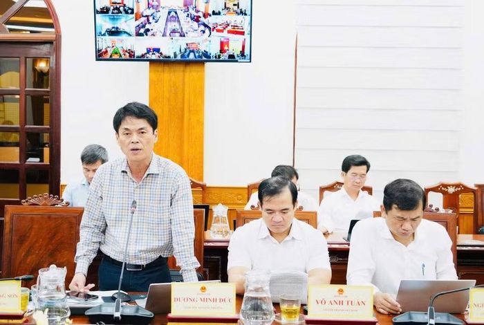 Giám đốc Sở Công Thương Dương Minh Đức báo cáo tình hình sản xuất công nghiệp trong tháng 8 và những giải pháp thúc đẩy tăng trưởng thời gian tới. Ảnh: N.H