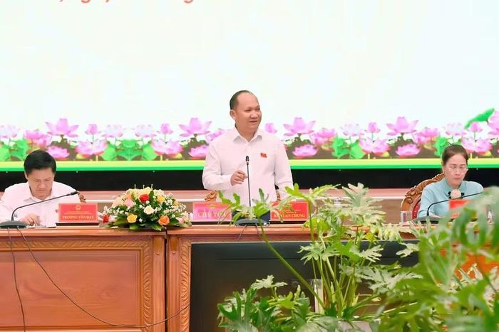  Chủ tịch HĐND tỉnh Rah Lan Chung phát biểu kết luận các nội dung chất vấn. Ảnh: Đ.T 