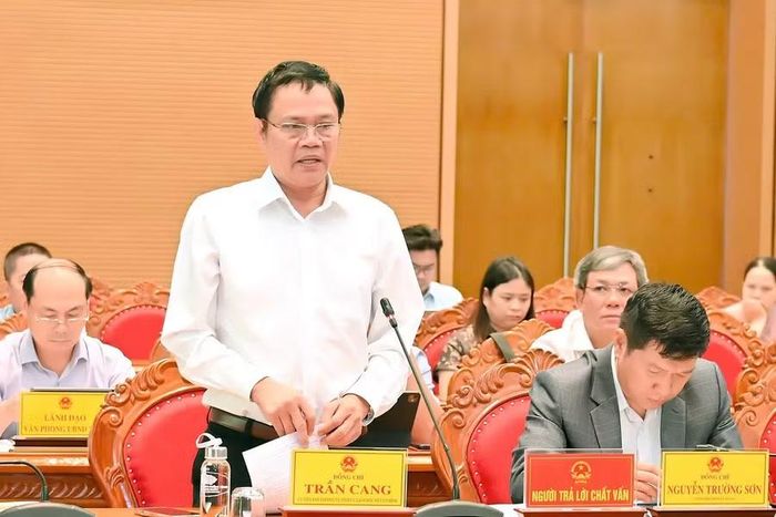  Ông Trần Cang - Giám đốc Sở Tài chính trả lời chất vấn nội dung đại biểu nêu. Ảnh: Đ.T 