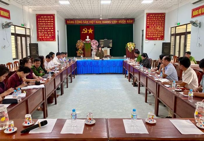 Quang cảnh buổi làm việc của Ban pháp chế HĐND tỉnh với UBND phường Quy Nhơn Tây. Ảnh: Nhật Trường