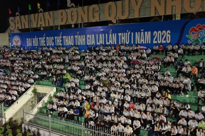 Đông đảo khán giả xem chương trình. Ảnh: Nguyễn Dũng