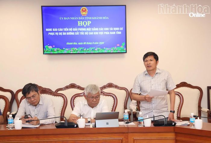 Lãnh đạo Sở Xây dựng phát biểu ý kiến.