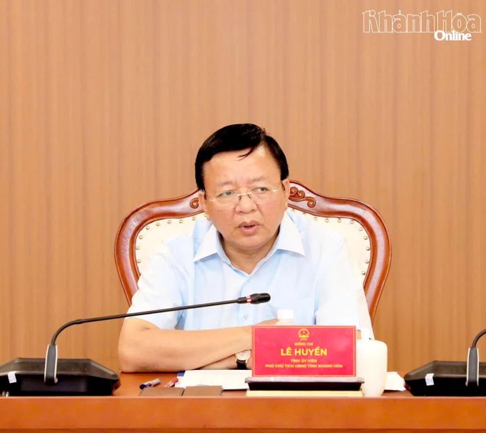 Đồng chí Lê Huyền kết luận cuộc họp.