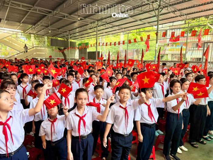 Học sinh Trường THCS Tây Nha Trang trong lễ khai giảng năm học 2026 -2027. Ảnh: XUÂN THÀNH