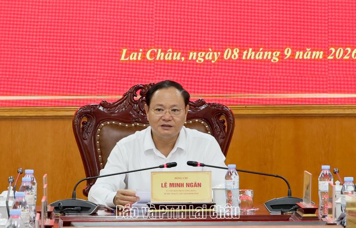 Đồng chí Lê Minh Ngân - Bí thư Tỉnh ủy, Chủ tịch HĐND tỉnh phát biểu kết luận phiên họp. 